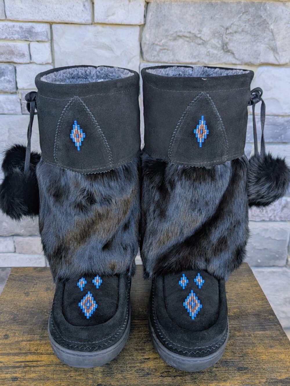 Manitobah Mukluks Women's 10 Black Rabbit Fur Beaded Winter Boots NWOT
